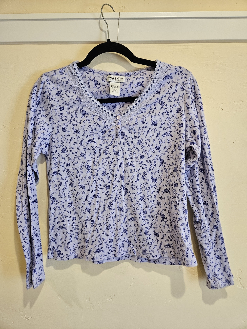 Vintage Liz Claiborne Lavender Long-Sleeve Top with Floral and Ribbon Detail